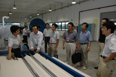 我校“紡織面料技術教育部重點實驗室”接受教育部評估